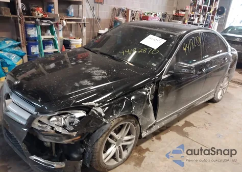 2012 Mercedes-Benz C 300 Sport 4Matic z USA, uszkodzony, nr VIN WDDGF8BB6CA692201